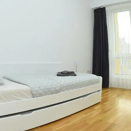 Royal Apartment-familyhaven,park,modern And Luxury Διαμέρισμα