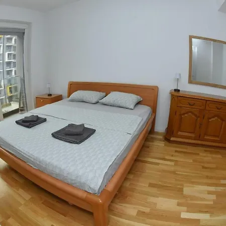 Royal Apartment-familyhaven,park,modern And Luxury Διαμέρισμα *