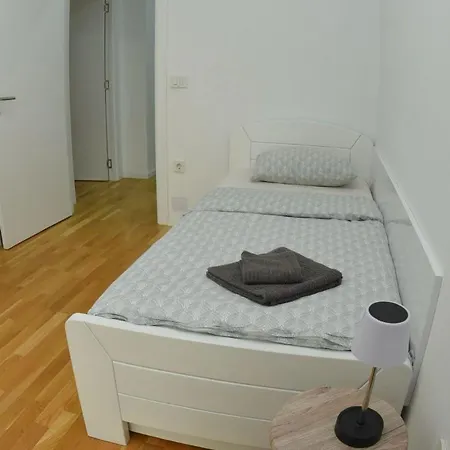 Διαμέρισμα Royal Apartment-familyhaven,park,modern And Luxury